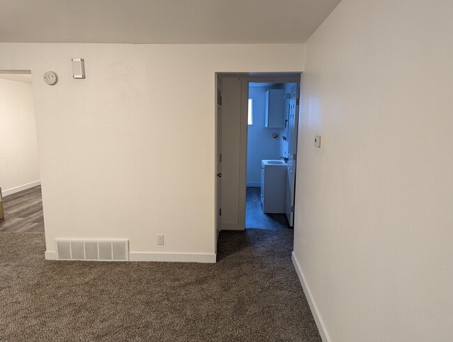 Building Photo - 580 S 470 E