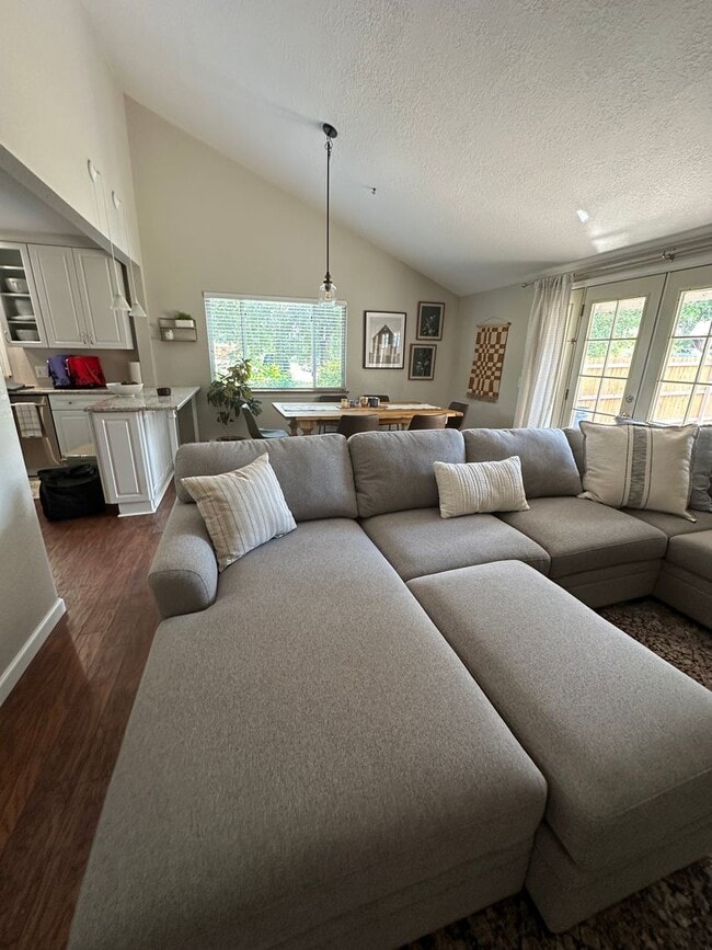 Building Photo - 2807 Benton St.