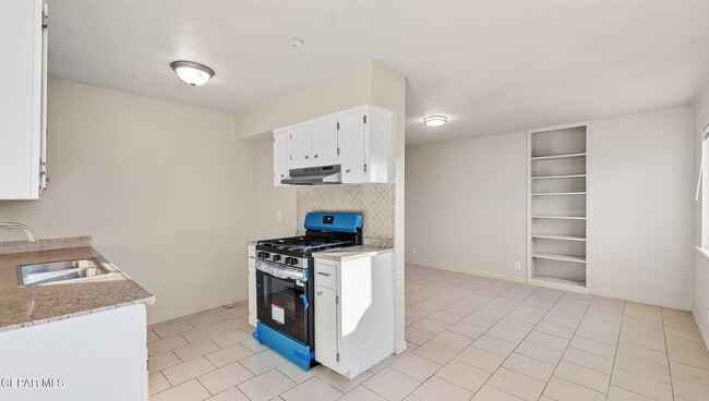 Building Photo - 513 Gilmore Way