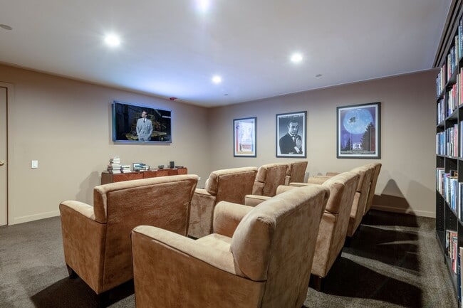 Building Photo - 529 S Flagler Dr