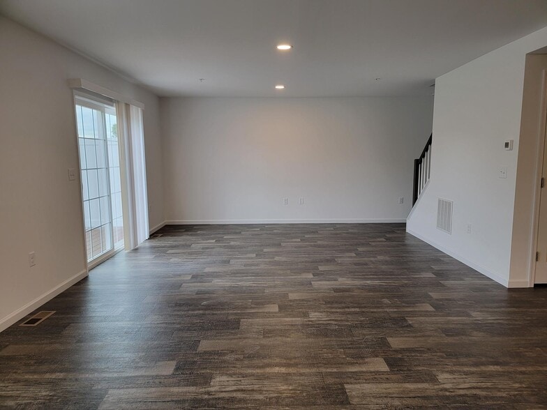 Building Photo - 149 Robert Cir