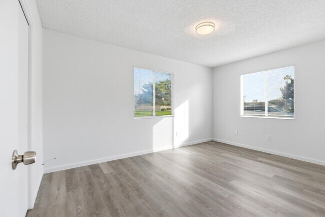 Building Photo - 1802 Rockford Ave