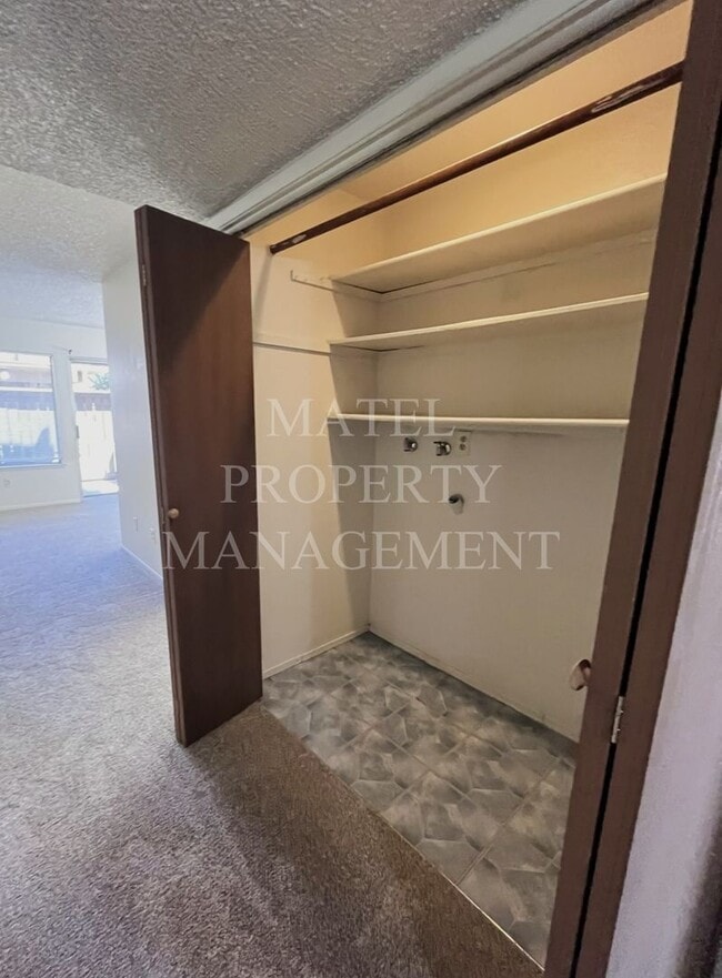 Building Photo - COL3701