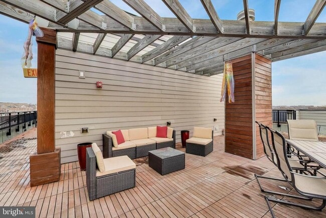 Building Photo - 1550 11th St NW