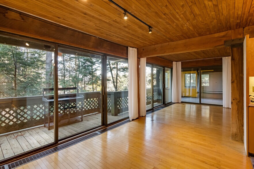 Building Photo - 122 Redrock Dr
