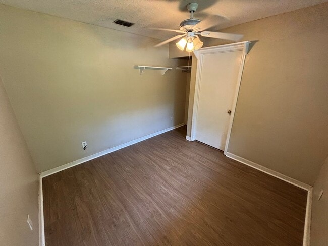 Building Photo - 4x2 large home for rent!