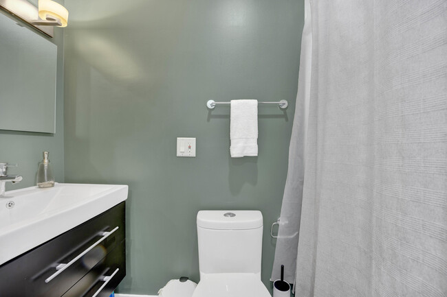 Building Photo - 1626 N Spaulding Ave