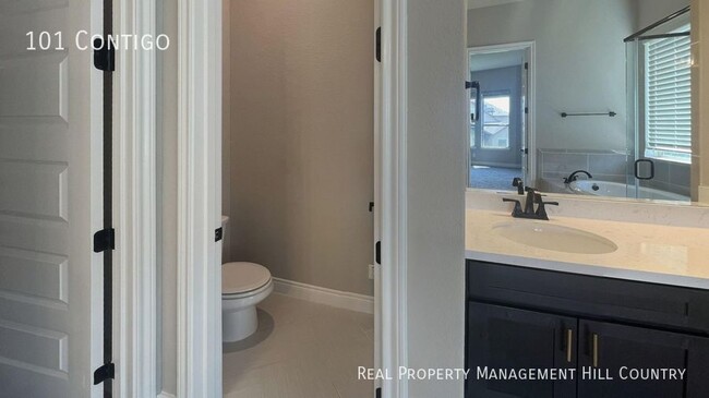 Building Photo - 101 Contigo-