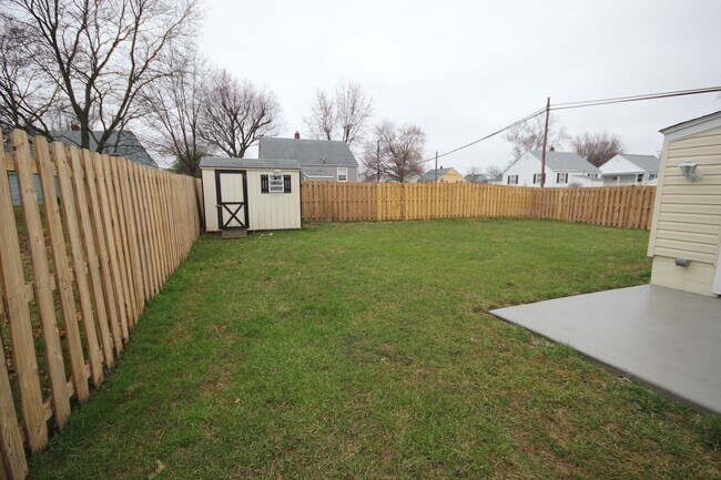 Building Photo - Renovated 2 Bedroom, 1 Bath Single-Family Home