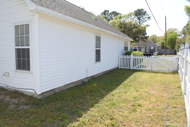 Building Photo - 6901 Southern Exposure