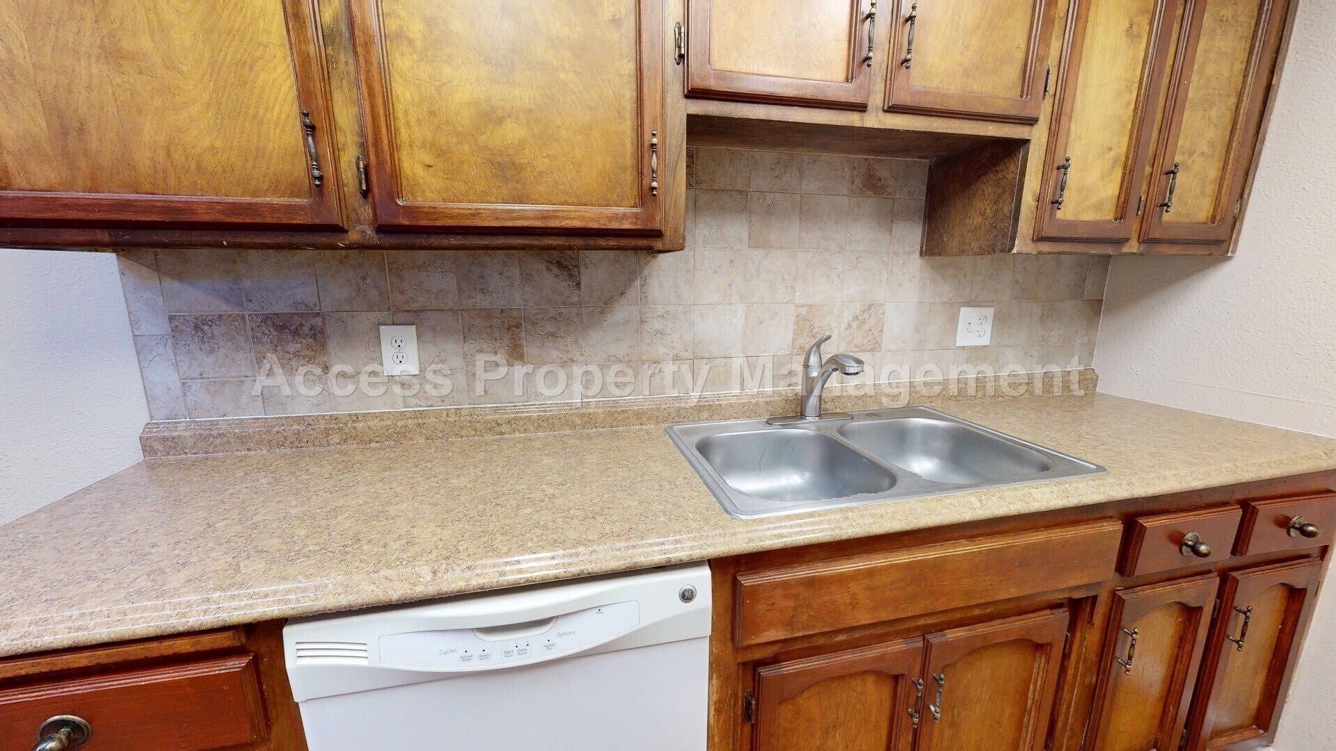 Building Photo - 3603 San Clemente Ave