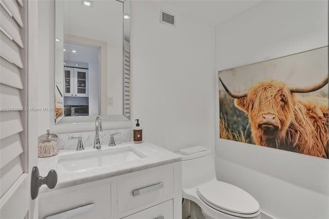 Building Photo - 5401 Collins Ave