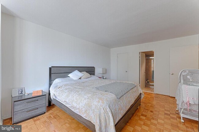 Building Photo - 224 W Rittenhouse Square