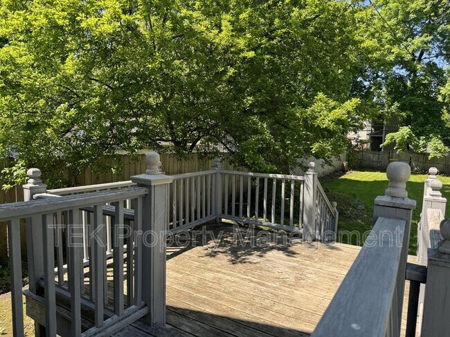 Building Photo - 126 Parsells Ave