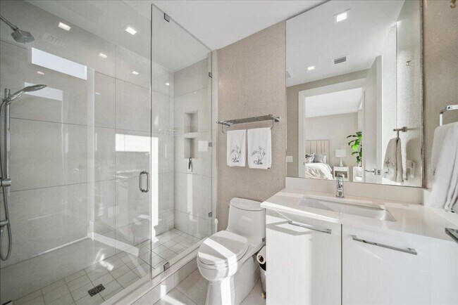 Building Photo - 5000 N Ocean Dr
