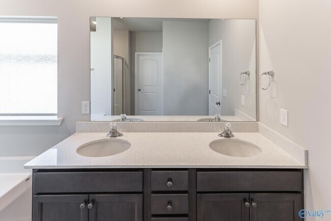 Building Photo - 290 Caudle Dr