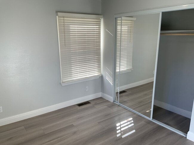 Building Photo - Beautifully remodeled 3 bedroom 2 bath Pin...
