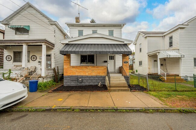 Building Photo - Stunning 3 bedroom home in Pittsburgh avai...