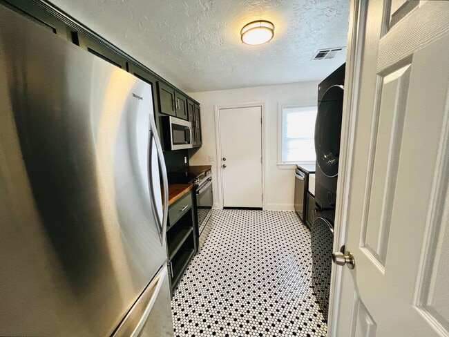 Building Photo - Beautiful 1BD 1BA Apartment in Historic Crown Heights!!!