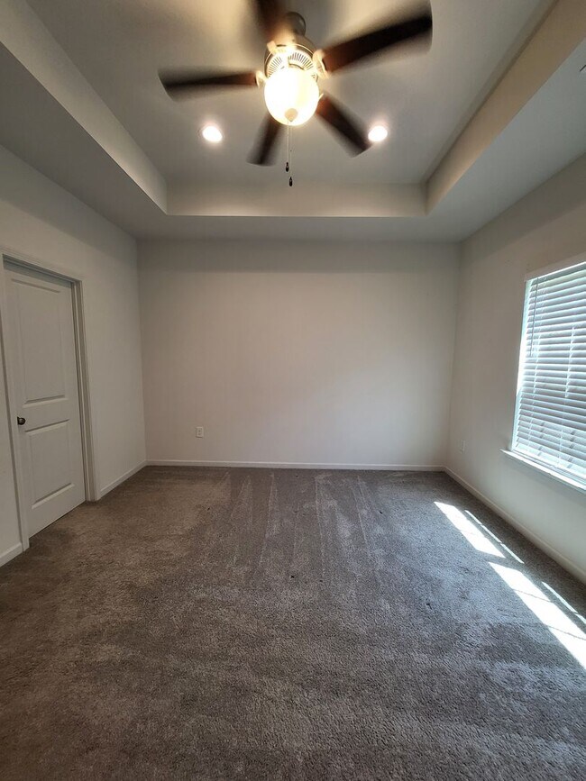 Building Photo - Cute, Well Maintained, Ranch Close to Mountain Island Lake