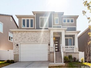 Building Photo - Spacious Open Floor Plan Available Soon!