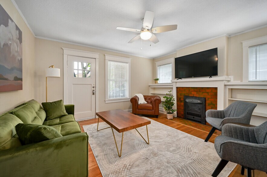 Primary Photo - 3241 Gillham Rd