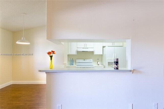 Building Photo - 9855 Westview Dr