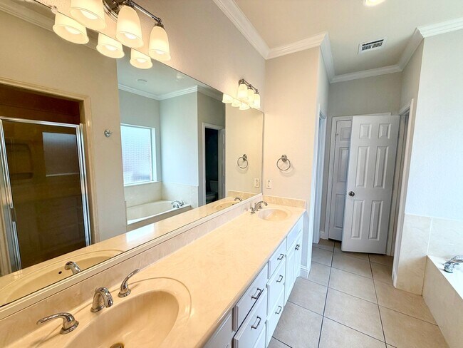 Building Photo - Spacious 3 Bed / 2 Bath Home in Midway ISD