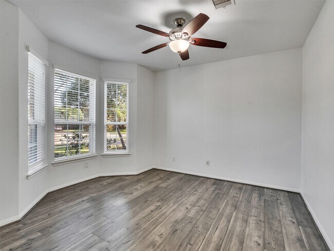 Building Photo - 28655 Maple Red Dr