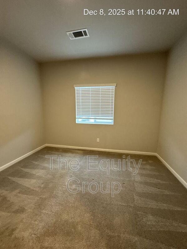 Building Photo - 514 S Summit St