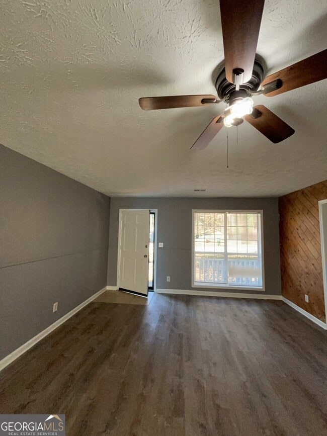 Building Photo - 1682 Charmeth Rd