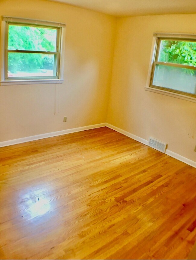 Building Photo - 422 Rushmore Ln