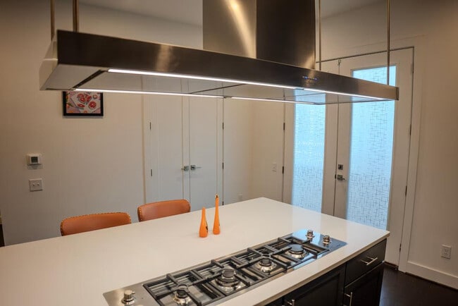 Building Photo - 1680 Memorial Dr SE