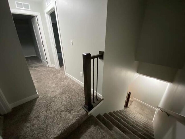 Building Photo - 203 Burr Oak Ct