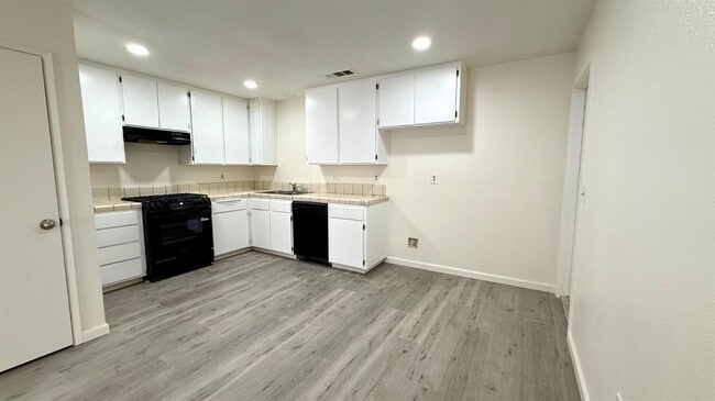 Building Photo - 2447 Knowlwood Dr