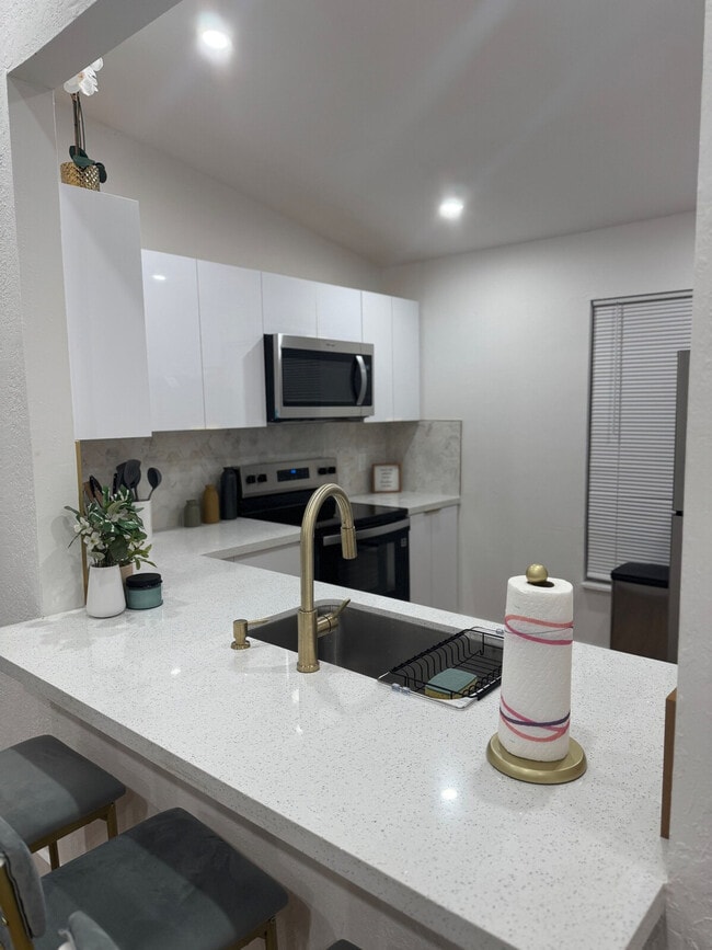 Building Photo - 20423 NW 29th Pl