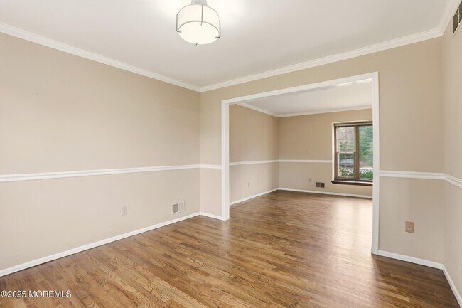 Building Photo - 1589 N Bay Ave