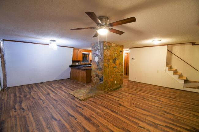 Building Photo - 44 Glen Torr