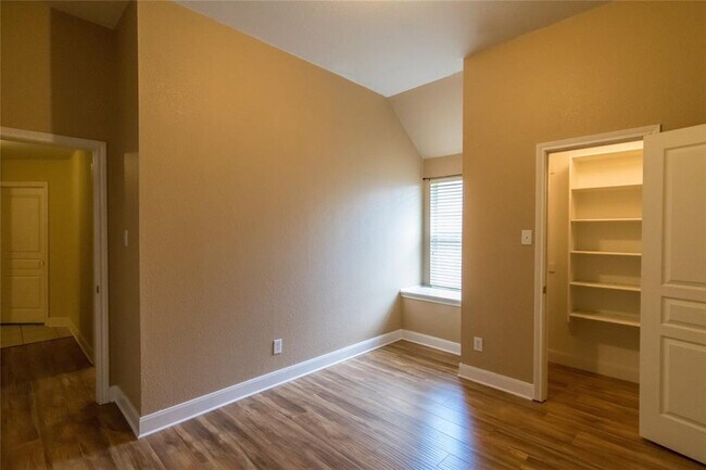 Building Photo - 2424 Dawn Mist Dr
