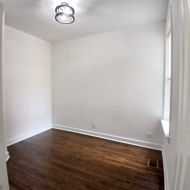 Building Photo - 4058 W Hirsch St