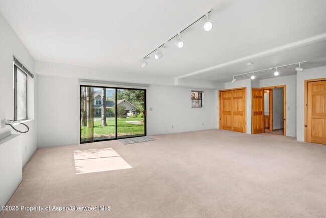 Building Photo - 17 Dakota Ct