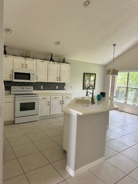 Building Photo - 1645 Anna Catherine Dr