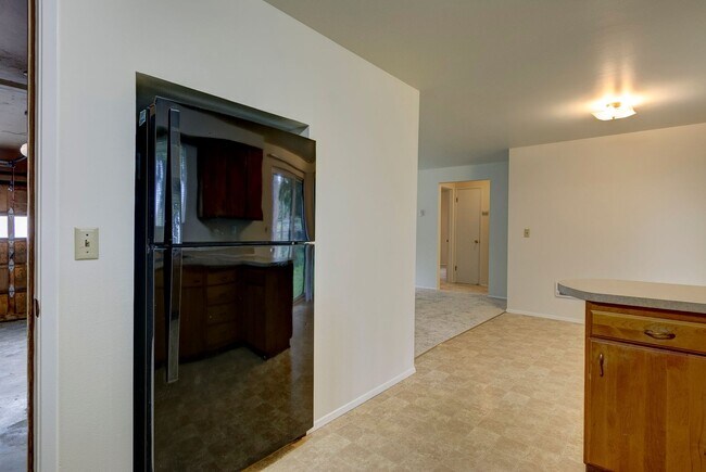 Building Photo - 830 SW 6th Ave