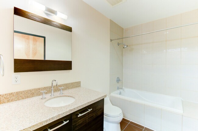 Building Photo - Luxury Gold Lofts! Bright Open Floor Plan with City Views-Secure Parking