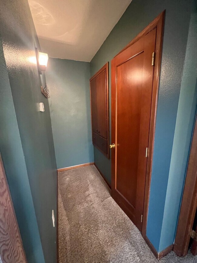 Building Photo - Cozy 2 Bedroom in Charming Everett Neighbo...
