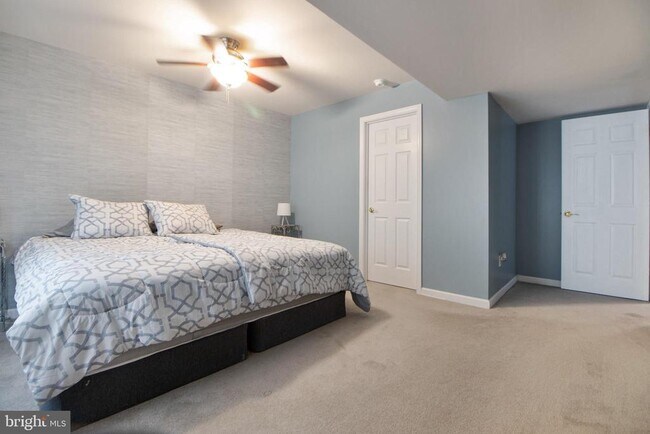 Building Photo - 7420 Mayflower Ct
