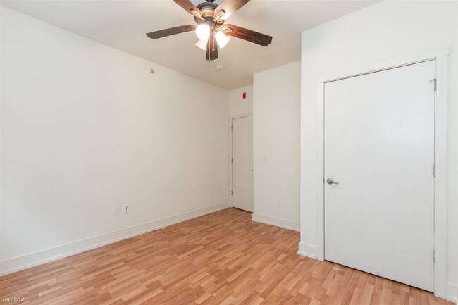 Building Photo - 4 br, 2 bath Triplex - 1501 MASTER ST Unit...