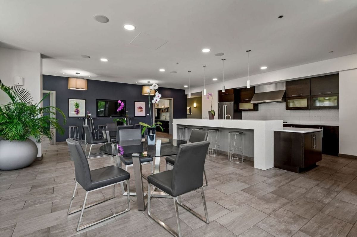 Building Photo - 3740 N Halsted St