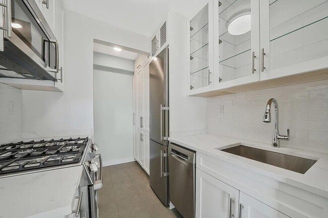Building Photo - 460 E 79th St