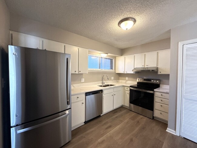 Building Photo - Carmel Chace